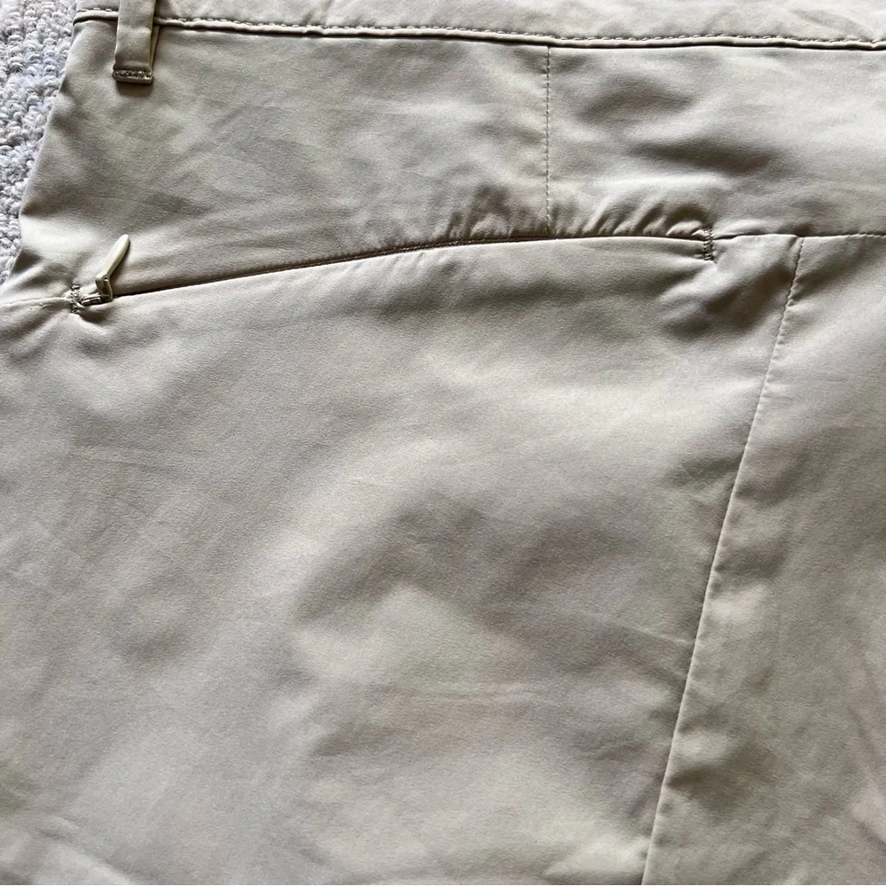 ROBERT GRAHAM KHAKI LIGHTWEIGHT HYBRID SHORTS SIZE 38 NWT